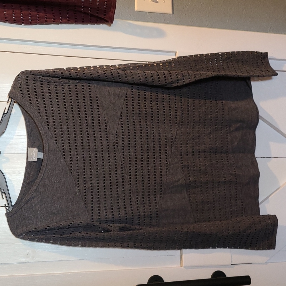 Vanity Blouses - Picture 3 of 7